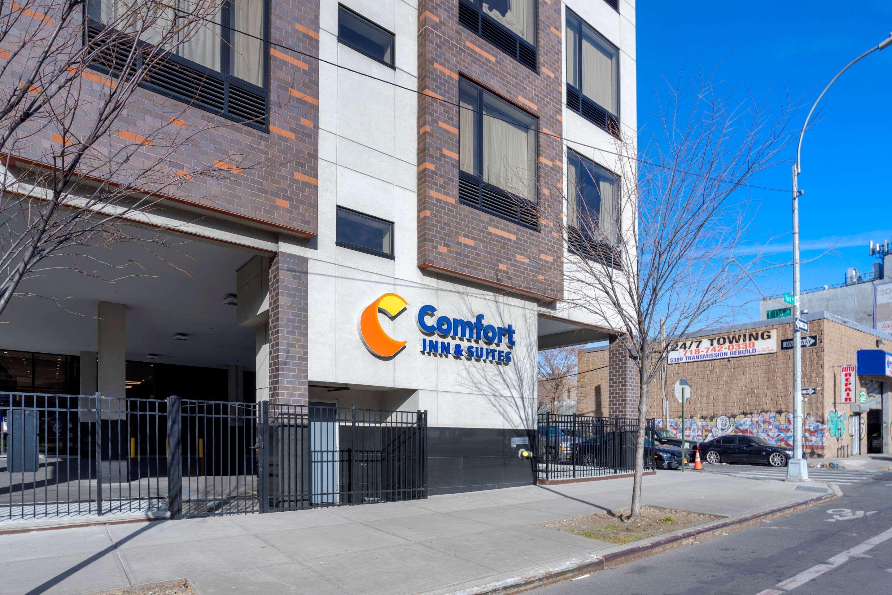 Comfort Inn&Suites near Stadium New York Eksteriør bilde